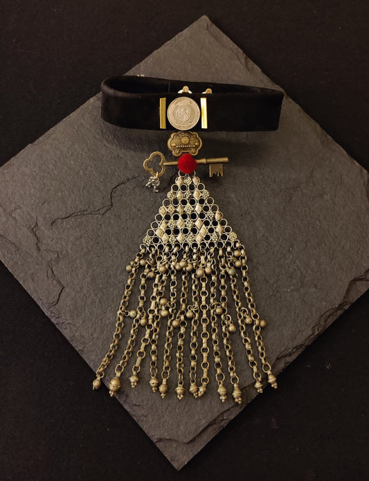 Afghani choker